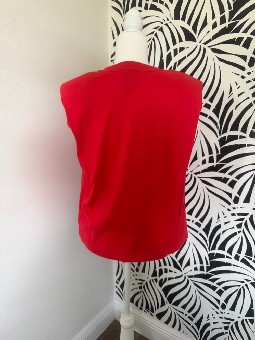 FARM Rio Red Muscle Top - Picture 2 of 3
